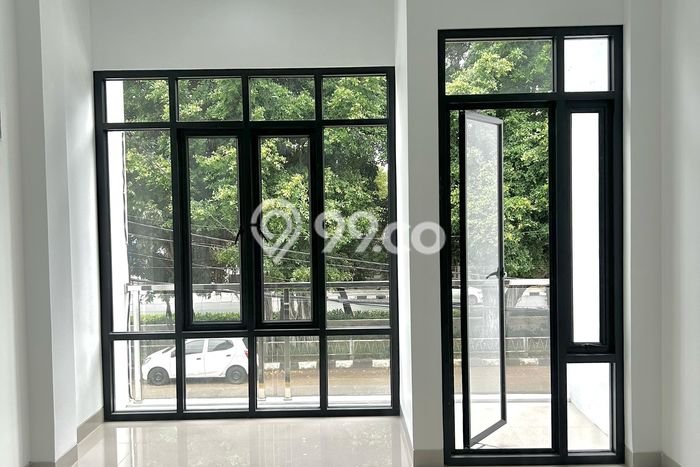 Unit Ruko Dijual di Jakarta Timur LT 89m2 & LB 300m2 Unit Ruko Dijual di Jakarta Timur LT 89m2 & LB 300m2