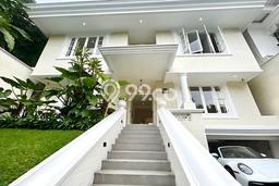 Hunian Modern dengan LT 100m2 & LB 150m2 Dikontrakkan di Pondok Indah Hunian Modern dengan LT 100m2 & LB 150m2 Dikontrakkan di Pondok Indah