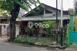 For Sale! Luxury House LT 200m2 Desain Elegan di Meruya For Sale! Luxury House LT 200m2 Desain Elegan di Meruya