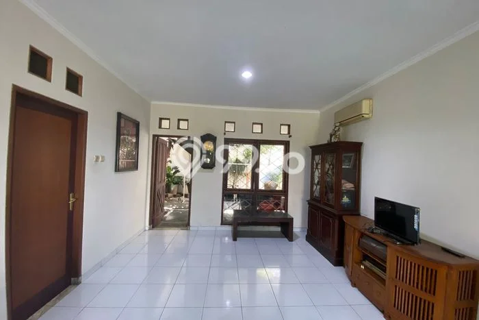 Rumah Eksklusif Dijual LT 180m2 di Wiyung, Surabaya Rumah Eksklusif Dijual LT 180m2 di Wiyung, Surabaya