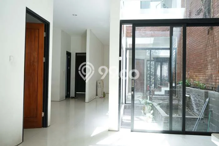 Jual Rumah Luas Elegan Dengan View Cantik di Ketintang, Surabaya Jual Rumah Luas Elegan Dengan View Cantik di Ketintang, Surabaya