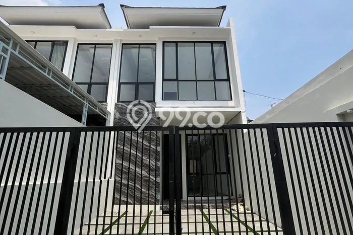 For Sale Rumah 4 Kamar Lokasi Strategis Nyaman dan Strategis di Rungkut For Sale Rumah 4 Kamar Lokasi Strategis Nyaman dan Strategis di Rungkut