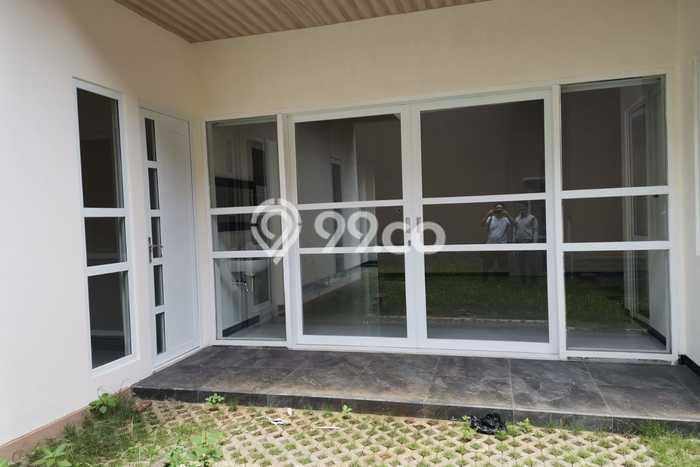 Rumah Mewah Akses Strategis di Surabaya Rumah Mewah Akses Strategis di Surabaya