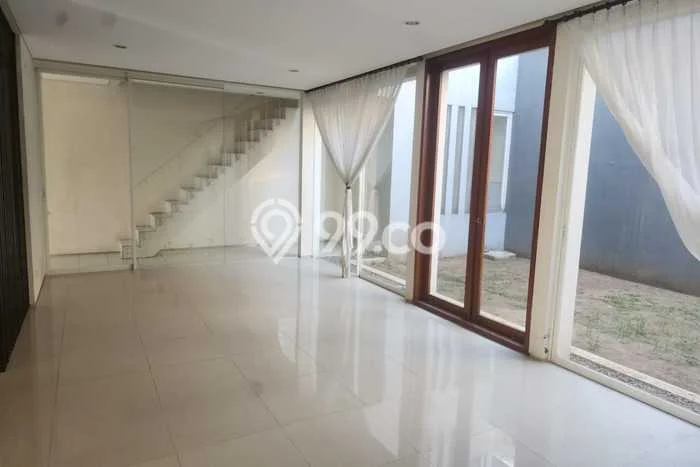 Disewakan Cepat Rumah Kondisi Bagus di Area Wiyung, Surabaya Disewakan Cepat Rumah Kondisi Bagus di Area Wiyung, Surabaya
