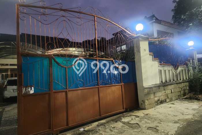 Siap Huni Hunian Elit 8 Kamar di Jagakarsa Dekat ke Mana Pun Siap Huni Hunian Elit 8 Kamar di Jagakarsa Dekat ke Mana Pun