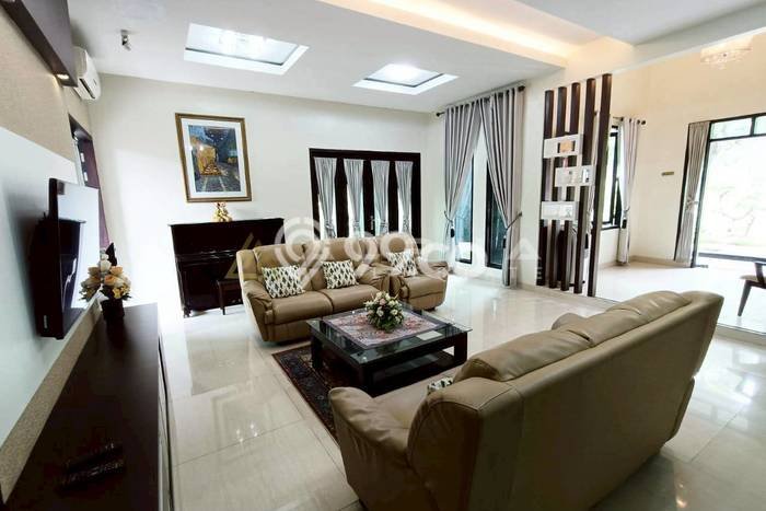 Rumah di Batam Centre, 5 KT, View Kota, LT 310m² LB 310m² Rumah di Batam Centre, 5 KT, View Kota, LT 310m² LB 310m²