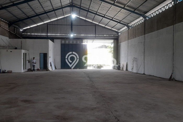 Gudang untuk disewa di Adiwerna punya LT 1700m2 & LB 600m2 harga sewa kompetitif Gudang untuk disewa di Adiwerna punya LT 1700m2 & LB 600m2 harga sewa kompetitif