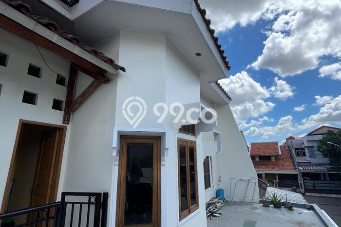 Jual Rumah Eksklusif 4 KT di Pondok Bambu, Jakarta Timur Jual Rumah Eksklusif 4 KT di Pondok Bambu, Jakarta Timur