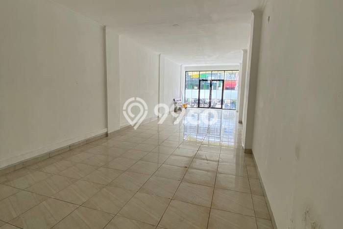 AREA KOMERSIAL! Ruko Kawasan Tebet, Luas 72m2m², Posisi Strategis AREA KOMERSIAL! Ruko Kawasan Tebet, Luas 72m2m², Posisi Strategis
