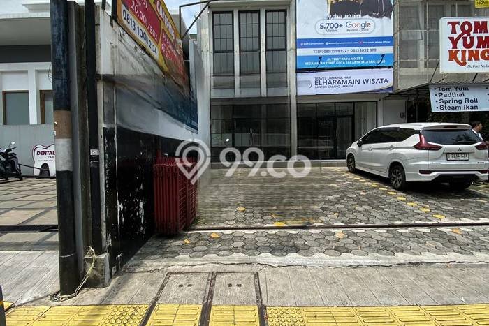 AREA KOMERSIAL! Ruko Kawasan Tebet, Luas 72m2m², Posisi Strategis AREA KOMERSIAL! Ruko Kawasan Tebet, Luas 72m2m², Posisi Strategis