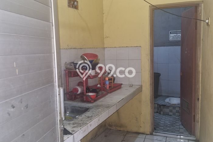 LOKASI TERBAIK! Ruko di Cikarang, Luas 300m2m², Akses Utama LOKASI TERBAIK! Ruko di Cikarang, Luas 300m2m², Akses Utama