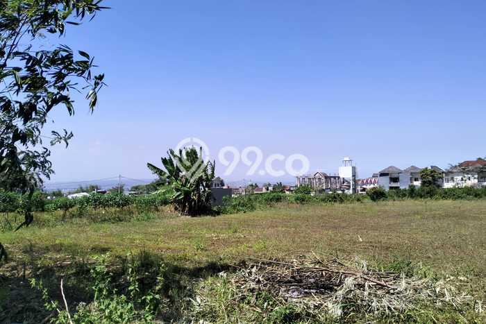 PROPERTI PILIHAN! Rumah Asri area , LT 75m2m² Bangunan 150m2m² PROPERTI PILIHAN! Rumah Asri area , LT 75m2m² Bangunan 150m2m²