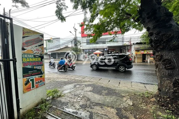 AREA KOMERSIAL! Ruko Disewakan di Ciledug, Luas 101m², Akses Strategis AREA KOMERSIAL! Ruko Disewakan di Ciledug, Luas 101m², Akses Strategis