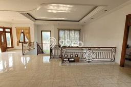 Ready to Use! Luxury House LT 308m2 Desain Elegan di Cibubur Ready to Use! Luxury House LT 308m2 Desain Elegan di Cibubur