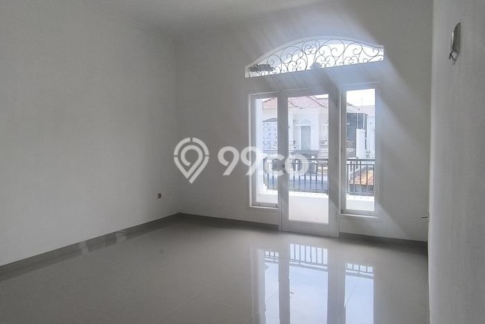 For Sale Rumah 5 Kamar Lokasi Ideal Nyaman dan Strategis di Jatisampurna For Sale Rumah 5 Kamar Lokasi Ideal Nyaman dan Strategis di Jatisampurna