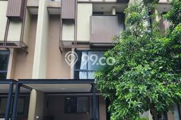 For Sale Hunian Rumah Terawat 3 Kamar di BSD, Tangerang For Sale Hunian Rumah Terawat 3 Kamar di BSD, Tangerang