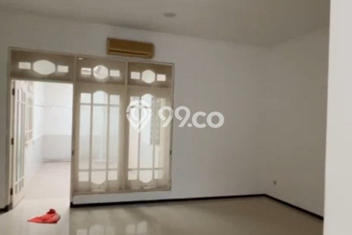 Disewakan Rumah Murah di Kedung Baruk Surabaya dengan 3 Kamar Tidur Disewakan Rumah Murah di Kedung Baruk Surabaya dengan 3 Kamar Tidur