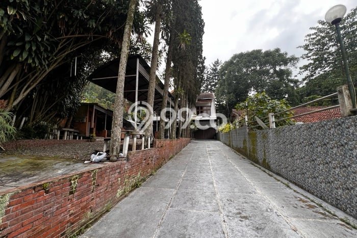 Ready to Use! Premium House LT 1035m2 Desain Elegan di Dago Pakar Ready to Use! Premium House LT 1035m2 Desain Elegan di Dago Pakar