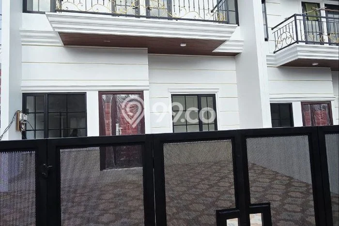 Dijual Hunian Rumah Terawat 4 KT di Jatiwaringin, Jakarta Timur Dijual Hunian Rumah Terawat 4 KT di Jatiwaringin, Jakarta Timur