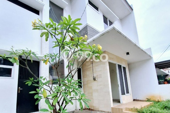 Dijual Hunian Rumah Terawat 4 Kamar di Galaxy, Bekasi Dijual Hunian Rumah Terawat 4 Kamar di Galaxy, Bekasi