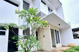 Dijual Hunian Rumah Terawat 4 Kamar di Galaxy, Bekasi Dijual Hunian Rumah Terawat 4 Kamar di Galaxy, Bekasi