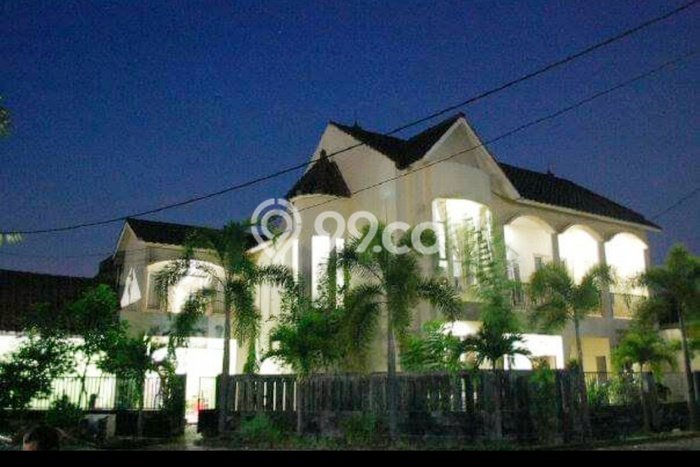 Rumah Modern Minimalis 8 Kamar Siap Huni di Sidoarjo Rumah Modern Minimalis 8 Kamar Siap Huni di Sidoarjo