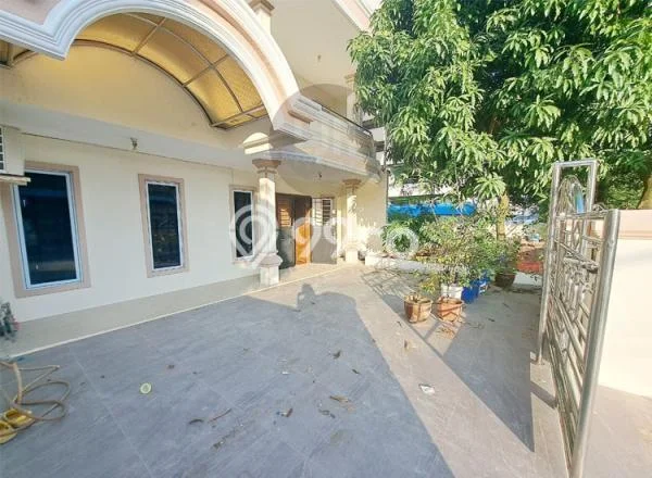 Rumah Nyaman area Batam Kota, 4 KT, Area Tenang, Luas 144m² Bangunan 208m² Rumah Nyaman area Batam Kota, 4 KT, Area Tenang, Luas 144m² Bangunan 208m²