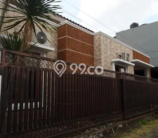 LOKASI STRATEGIS! Rumah di , Dekat Stasiun, 3 KT, LT 120m2m² Bangunan 100m2m² LOKASI STRATEGIS! Rumah di , Dekat Stasiun, 3 KT, LT 120m2m² Bangunan 100m2m²