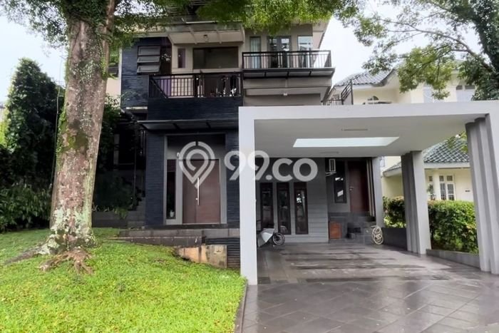 Rumah Mewah LB 400m2 Siap Huni Desain Elegan di Sentul City, Bogor Rumah Mewah LB 400m2 Siap Huni Desain Elegan di Sentul City, Bogor