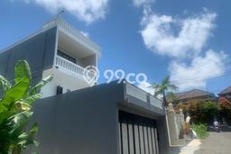 HARGA MENARIK! Vila Kawasan , Dimensi 200m2m², Area Strategis dengan akses mudah HARGA MENARIK! Vila Kawasan , Dimensi 200m2m², Area Strategis dengan akses mudah