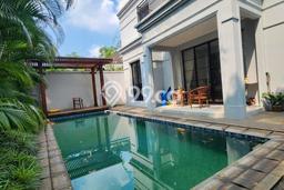 Ready to Use! Premium House LT 209m2 Desain Modern di Kemang Ready to Use! Premium House LT 209m2 Desain Modern di Kemang