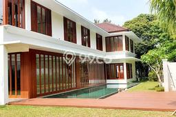 Lokasi terbaik! Rumah siap huni dikontrakkan di Kebayoran Baru LB 650m2 Lokasi terbaik! Rumah siap huni dikontrakkan di Kebayoran Baru LB 650m2