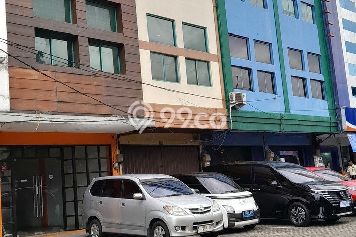 Ruko Disewa di Jakarta Selatan dengan LB 300m2 Area Komersial Ramai Ruko Disewa di Jakarta Selatan dengan LB 300m2 Area Komersial Ramai