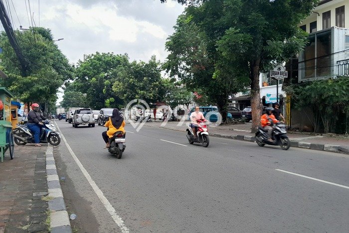 Ruko Disewa di Jakarta Selatan dengan LB 300m2 Area Komersial Ramai Ruko Disewa di Jakarta Selatan dengan LB 300m2 Area Komersial Ramai