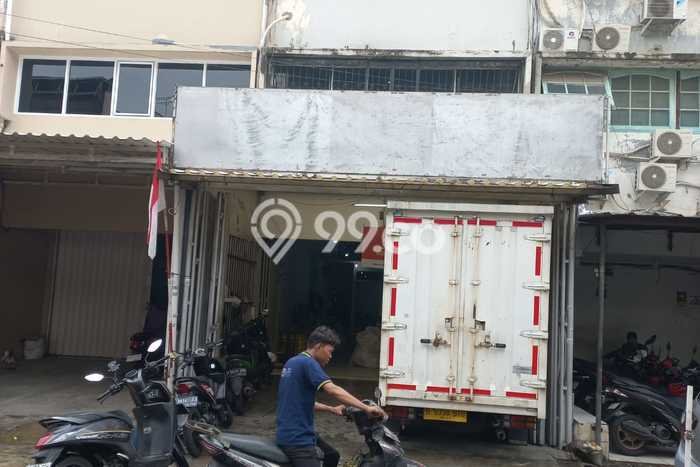 Ruko Dijual di Jakarta Barat LT 90m2 & LB 360m2 Lokasi Terbaik! Ruko Dijual di Jakarta Barat LT 90m2 & LB 360m2 Lokasi Terbaik!