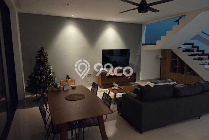 Rumah Elit Modern Tanpa Renovasi di Lebak Bulus Jakarta Selatan Rumah Elit Modern Tanpa Renovasi di Lebak Bulus Jakarta Selatan