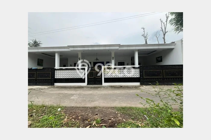 Jual Rumah Bagus Siap Huni LB 200m2 di Seyegan, Sleman Jual Rumah Bagus Siap Huni LB 200m2 di Seyegan, Sleman
