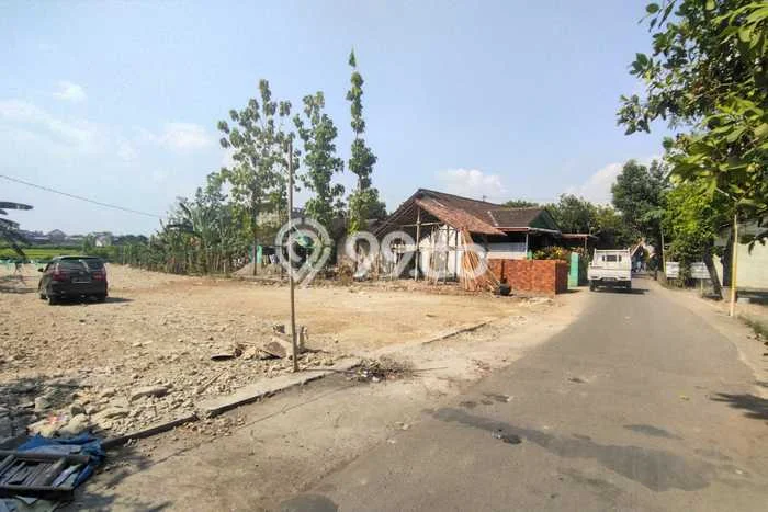 Tanah Dijual Lokasi Strategis di Bantul dengan Luas 202m2 Tanah Dijual Lokasi Strategis di Bantul dengan Luas 202m2