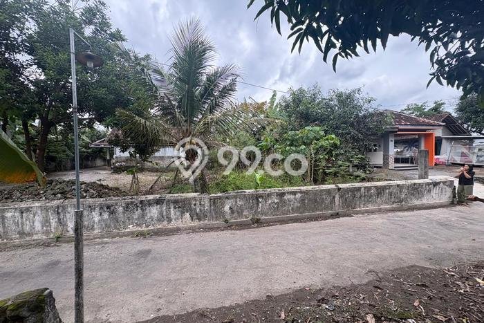 Lahan Kosong Dijual di Sleman dengan Area 105m2 Lahan Kosong Dijual di Sleman dengan Area 105m2