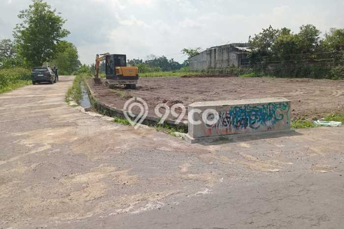 Lahan Dijual Lokasi Strategis di Sleman dengan Luas 113m2 Lahan Dijual Lokasi Strategis di Sleman dengan Luas 113m2