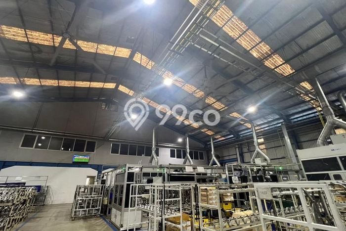 LOKASI STRATEGIS! Gudang di Cikarang, Luas 5952m², Area Komersial, Jalan Utama LOKASI STRATEGIS! Gudang di Cikarang, Luas 5952m², Area Komersial, Jalan Utama