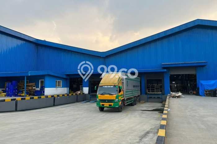 LOKASI STRATEGIS! Gudang di Cikarang, Luas 5952m², Area Komersial, Jalan Utama LOKASI STRATEGIS! Gudang di Cikarang, Luas 5952m², Area Komersial, Jalan Utama