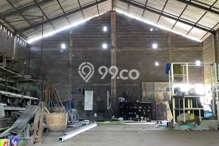 Jual Gudang Kawasan Probolinggo, Luas 300m2m², Kawasan Potensial, Mainroad Jual Gudang Kawasan Probolinggo, Luas 300m2m², Kawasan Potensial, Mainroad