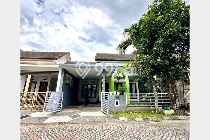 Disewakan! Rumah 3 Kamar Tidur &
1 Kamar Mandi di Permata Jingga, Malang Disewakan! Rumah 3 Kamar Tidur &
1 Kamar Mandi di Permata Jingga, Malang