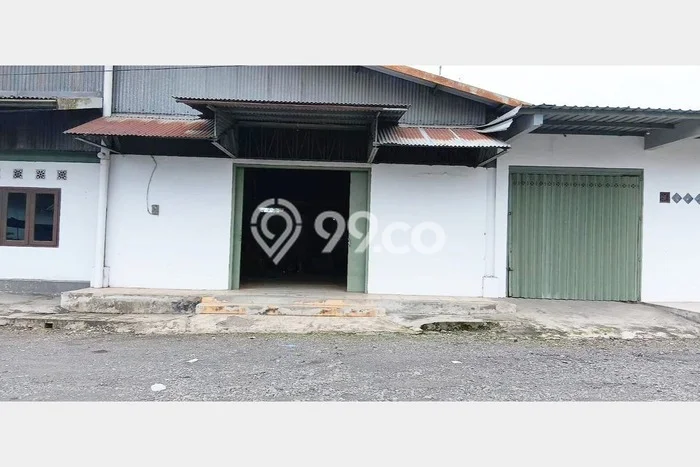 Unit Gudang disewakan di Pakis Malang dengan LT 300m2 / LB 300m2 Unit Gudang disewakan di Pakis Malang dengan LT 300m2 / LB 300m2
