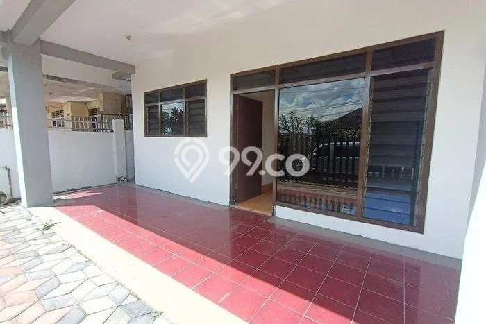 Lokasi strategis! Rumah siap huni disewakan di Blimbing LB 300m2 Lokasi strategis! Rumah siap huni disewakan di Blimbing LB 300m2