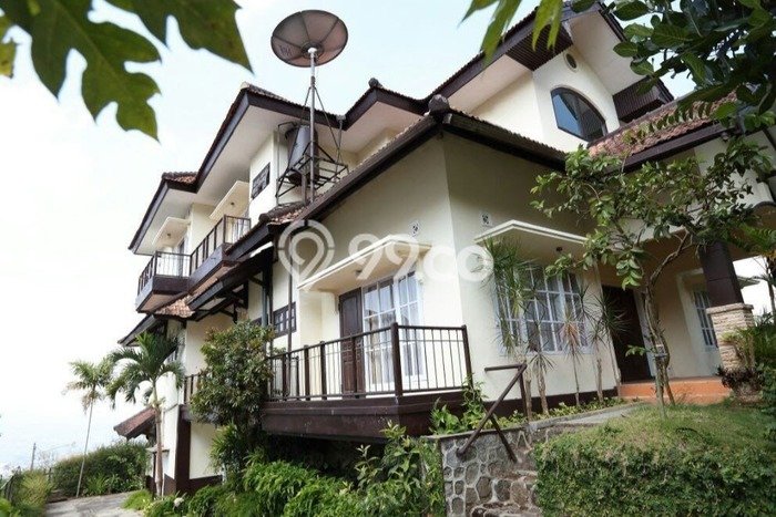FOR SALE! Vila Kawasan , Luas 622m2m², Lokasi Strategis FOR SALE! Vila Kawasan , Luas 622m2m², Lokasi Strategis