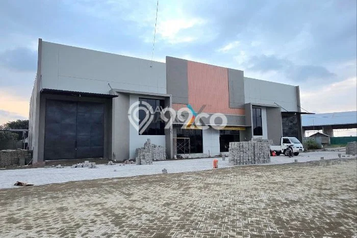 Gudang For Rent di Pakisaji, Luas 300m2m², Area Komersial, Jalan Utama Gudang For Rent di Pakisaji, Luas 300m2m², Area Komersial, Jalan Utama