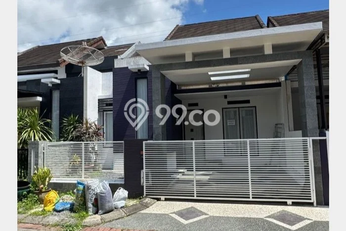 Disewakan Rumah Murah di Permata Jingga Malang dengan 3 Kamar Tidur Disewakan Rumah Murah di Permata Jingga Malang dengan 3 Kamar Tidur