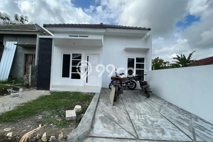 Rumah Minimalis Dijual Lokasi Playen 2 Kamar dengan Luas Tanah 99m2 Rumah Minimalis Dijual Lokasi Playen 2 Kamar dengan Luas Tanah 99m2